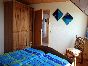 Schlafzimmer mit Schrank