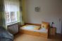 2. Schlafzimmer mit erstem Bett